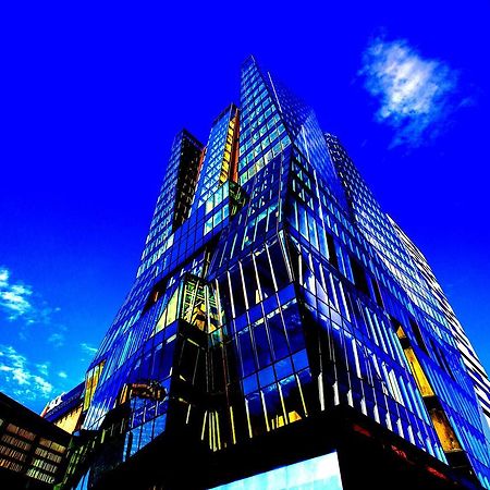스위소텔 사라예보 호텔 외부 사진 The building at night