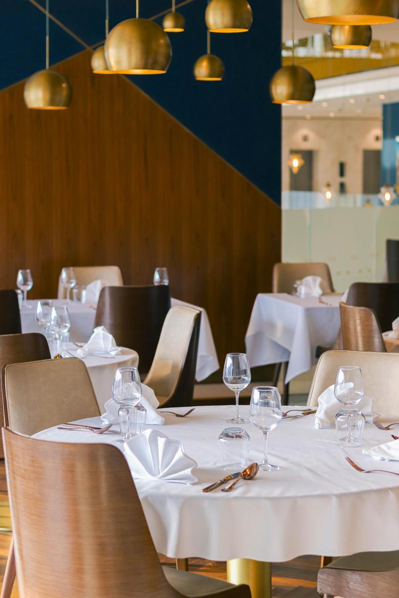 스위소텔 사라예보 호텔 외부 사진 Restaurant interior
