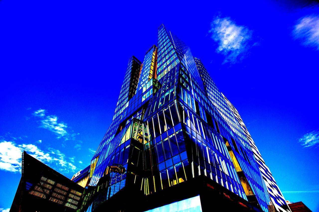 스위소텔 사라예보 호텔 외부 사진 The building at night