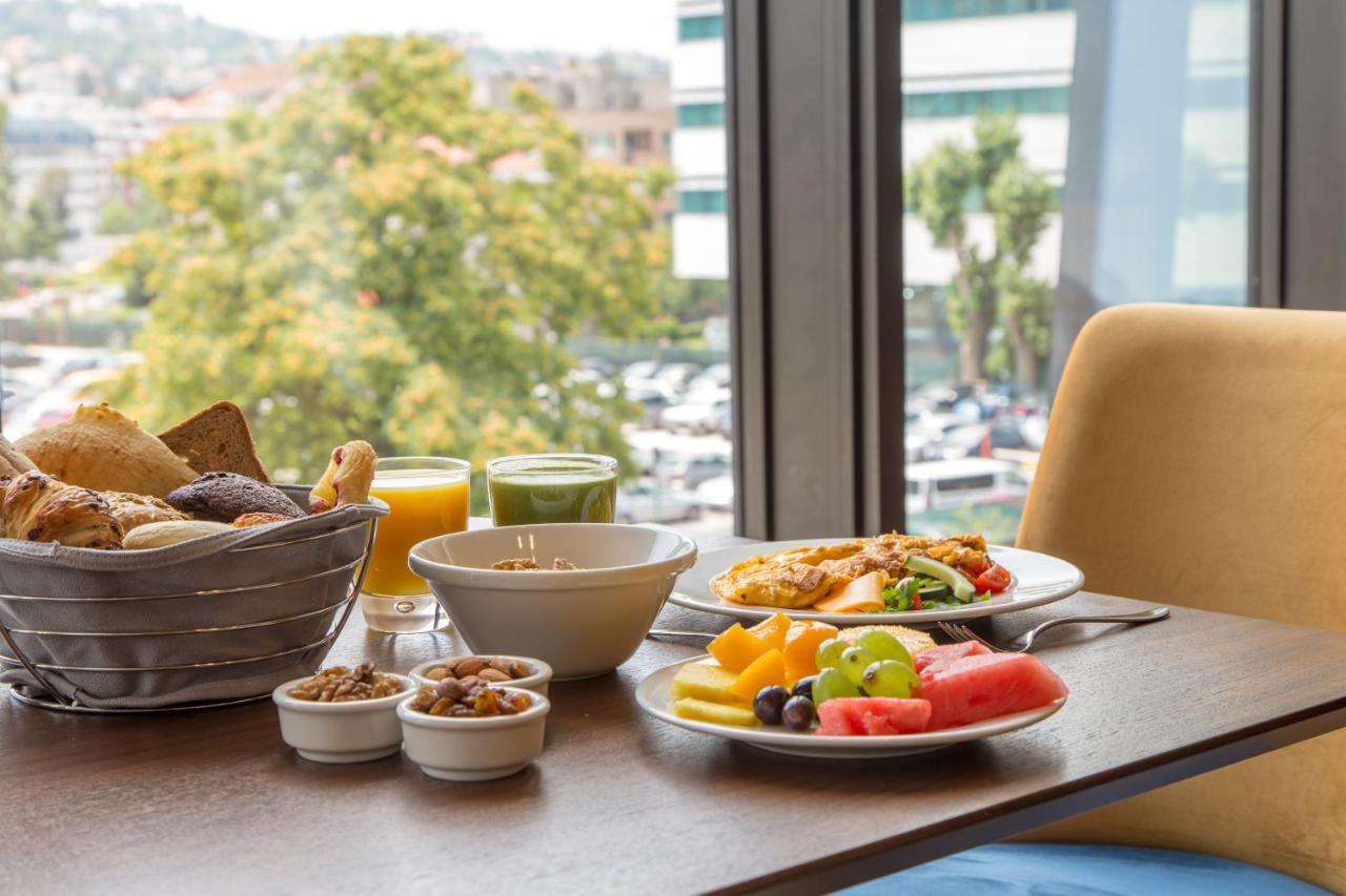 스위소텔 사라예보 호텔 외부 사진 Breakfast at the hotel